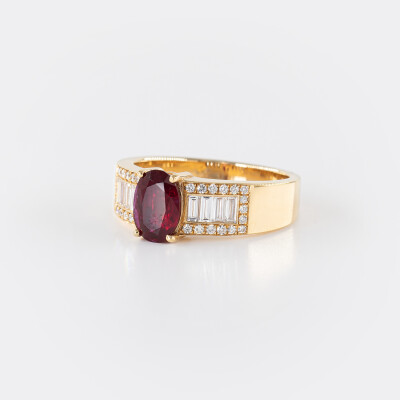 Bague 1930 or jaune, rubis & diamants
