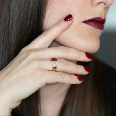 Bague 1930 or jaune, rubis & diamants