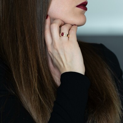 Bague 1930 or jaune, rubis & diamants