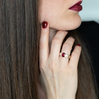 Bague 1930 or jaune, rubis & diamants