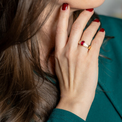 Bague 1930 or jaune, rubis & diamants