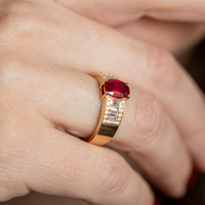 Bague 1930 or jaune, rubis & diamants