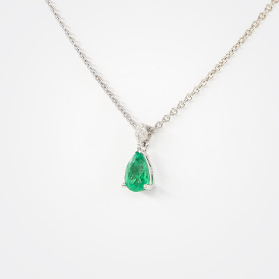 Collier Absolu or blanc, émeraude & diamants