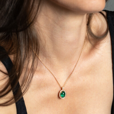 Collier Aura or rose, émeraude & diamants