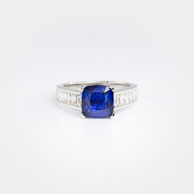 Bague Royale or blanc, saphir & diamants 
