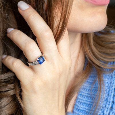 Bague Royale or blanc, saphir & diamants