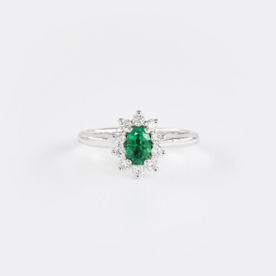 Bague Pompadour or blanc, émeraude & diamants