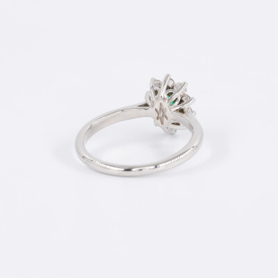 Bague Pompadour or blanc, émeraude & diamants