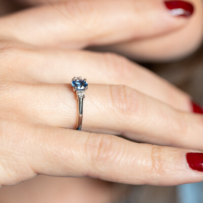 Bague Mademoiselle or blanc, saphir & diamants