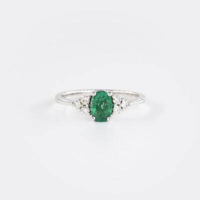 Bague Olympe or blanc, émeraude & diamants 