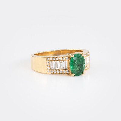 Bague 1930 or jaune, émeraude & diamants