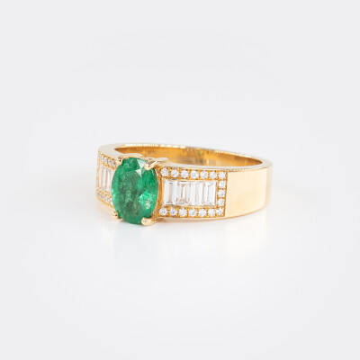 Bague 1930 or jaune, émeraude & diamants