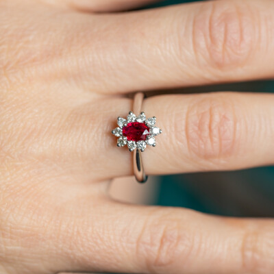 Bague Pompadour or blanc, rubis & diamants