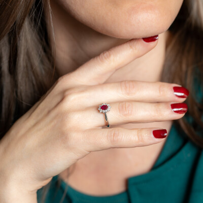 Bague Pompadour or blanc, rubis & diamants
