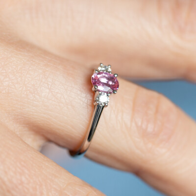 Bague Mademoiselle or blanc, saphir rose & diamants