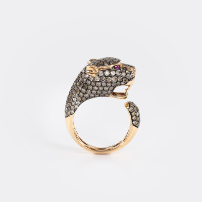 Bague Féline or rose, diamants bruns & rubis