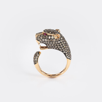 Bague Féline or rose, diamants bruns & rubis