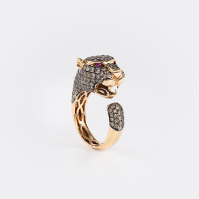 Bague Féline or rose, diamants bruns & rubis