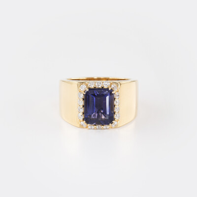 Chevalière L'Héritière or jaune, iolite & diamants