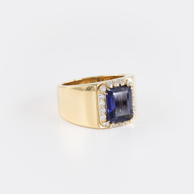 Chevalière L'Héritière or jaune, iolite & diamants