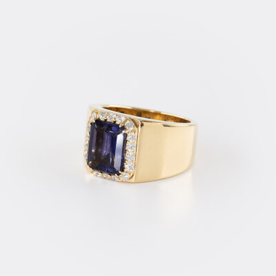 Chevalière L'Héritière or jaune, iolite & diamants