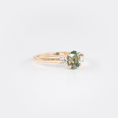 Bague Mademoiselle or rose, saphir vert & diamants