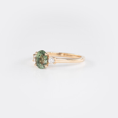 Bague Mademoiselle or rose, saphir vert & diamants