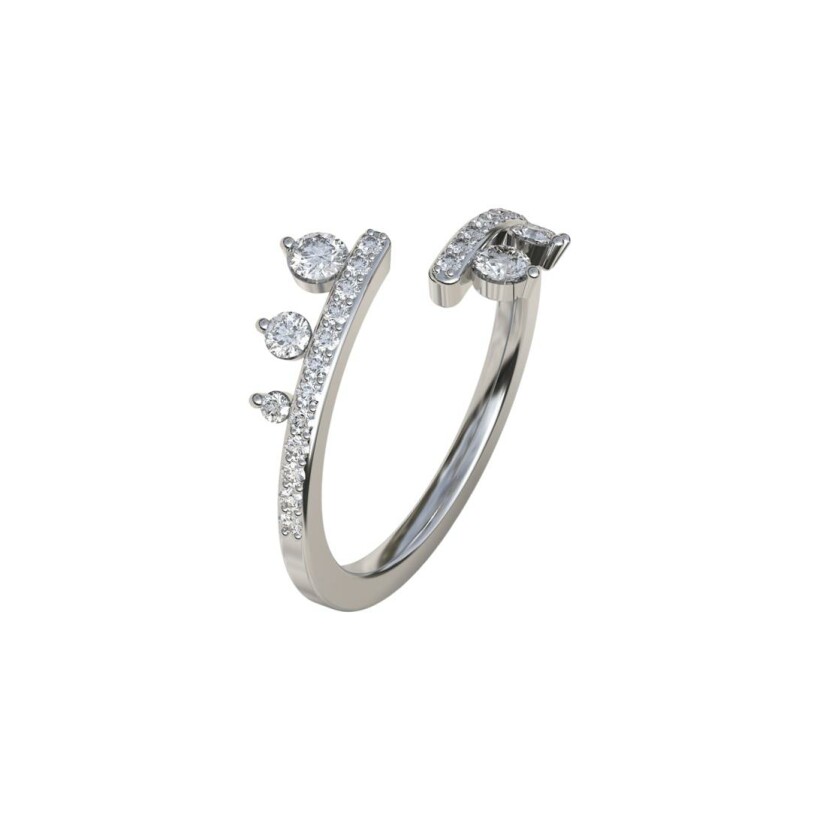 White gold and diamond jewelled ring