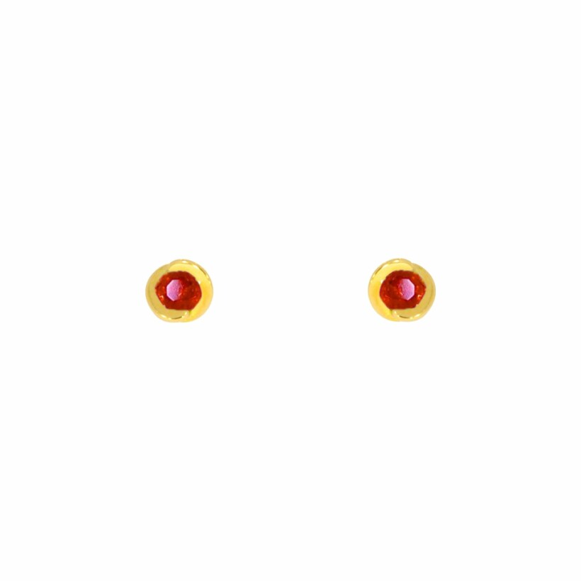 Boucles d'oreilles boutons en or jaune et rubis