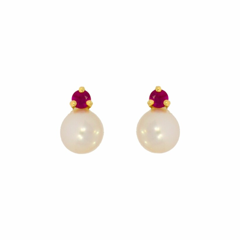 Boucles d'oreilles boutons en or jaune, perles blanches et rubis 