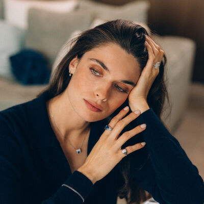 Bague Frojo en or blanc, saphir Ceylan bleu ovale et diamants, taille 53