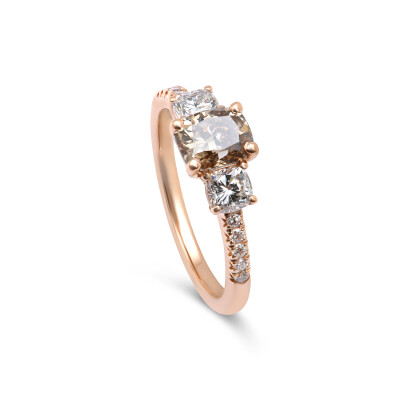 Bague Olympe en or rose, diamant coussin chocolat, diamants coussin et diamants