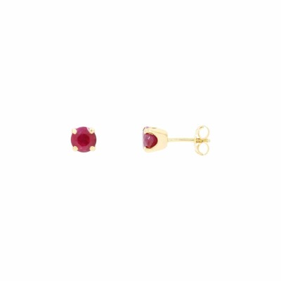 Boucles d'oreilles puces en or jaune et rubis