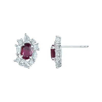 Boucles d'oreilles Ph. Tisseront en or blanc, rubis ovale et diamants