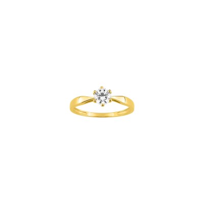 Bague en or jaune et oxyde de zirconium