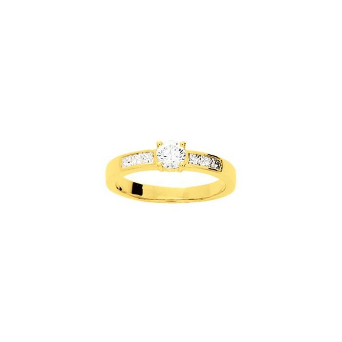 Bague en or jaune et oxyde de zirconium