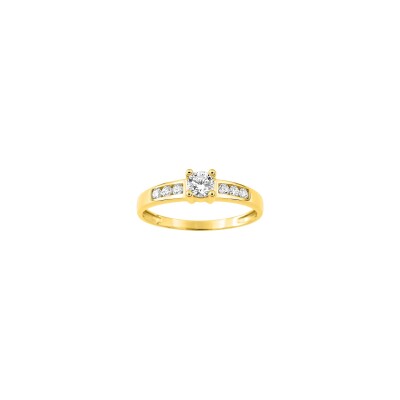 Bague en or jaune et oxyde de zirconium