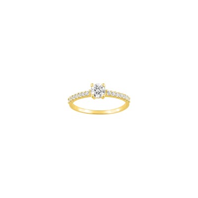 Bague en or jaune et oxyde de zirconium