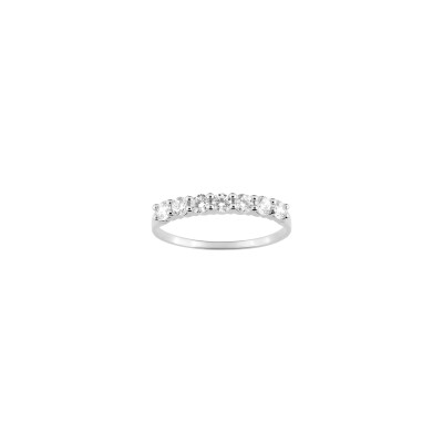 Bague en or blanc et oxyde de zirconium