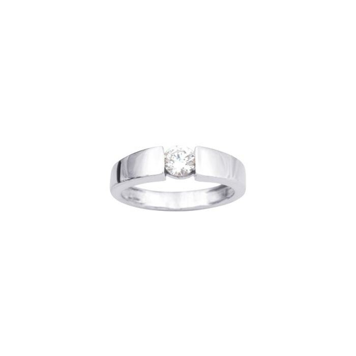 Bague en or blanc et oxyde de zirconium