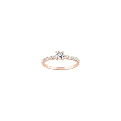 Bague en or rose et oxyde de zirconium