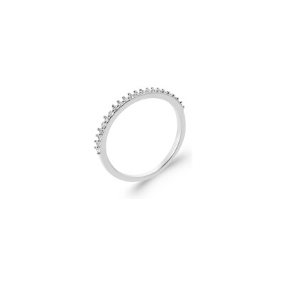 Bague en argent et oxydes de zirconium