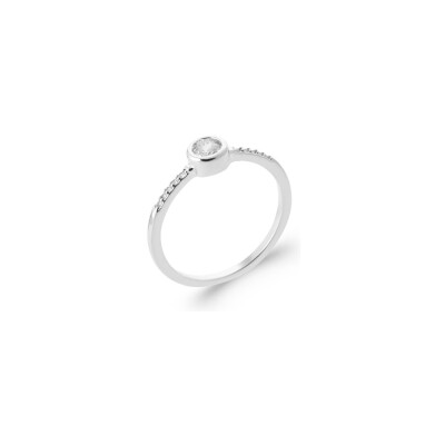 Bague en argent et oxydes de zirconium