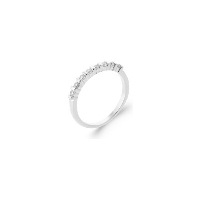 Bague en argent et oxydes de zirconium