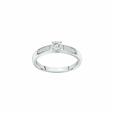 Bague en argent et oxyde de zirconium