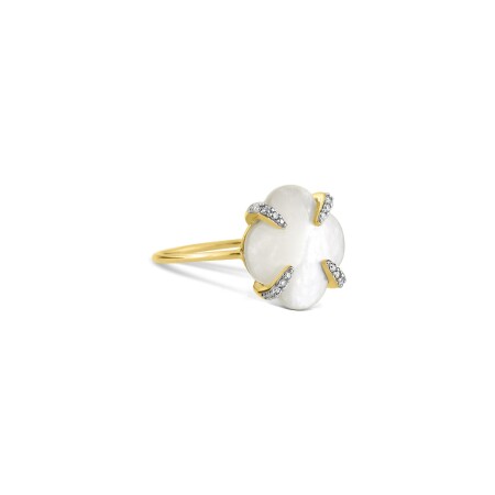 Bague Morganne Bello Victoria Lys en or jaune, nacre blanche et diamants