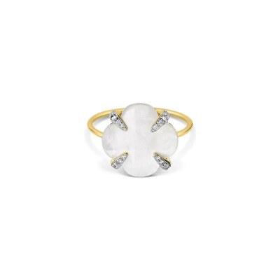 Bague Morganne Bello Victoria Lys en or jaune, nacre blanche et diamants