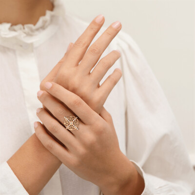 Bague Les Georgettes Rose des Vents en laiton finition dorée et oxydes de zirconium, taille 58, 16mm