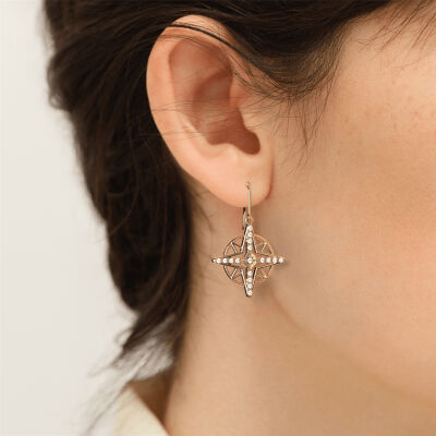 Boucles d'oreilles Les Georgettes Rose des Vents en laiton, oxydes de zirconium et perles, 16mm