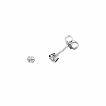 Boucles d'oreilles clous serti 4 griffes en or blanc et diamants